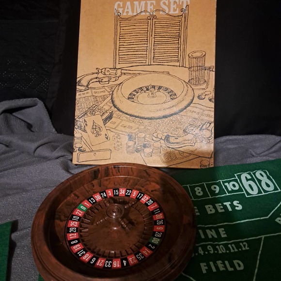 GAME NIGHT FUN! VERY VINTAGE - Beautiful and fun Western Game set Circa 1970 - Picture 2 of 9
